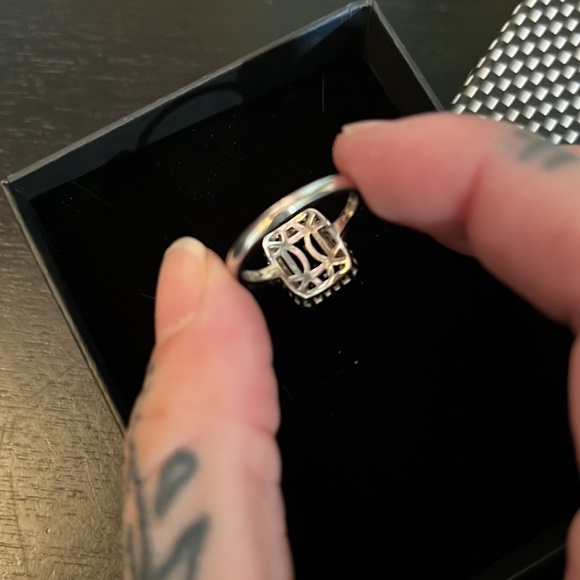 Size 7 925 silver and emerald ring with crystals - Picture 10 of 10